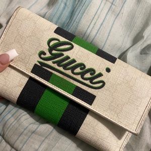 Authentic RARE Vintage Gucci wallet